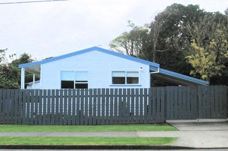 Photo of property in 2 Winara Avenue, Waikanae, 5036