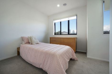 Photo of property in 2d Taratoa Street, Point England, Auckland, 1072