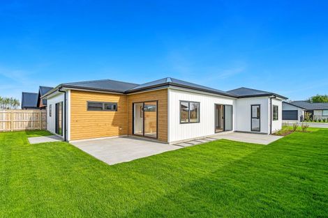 Photo of property in 8 Kakariki Crescent, Carterton, 5713