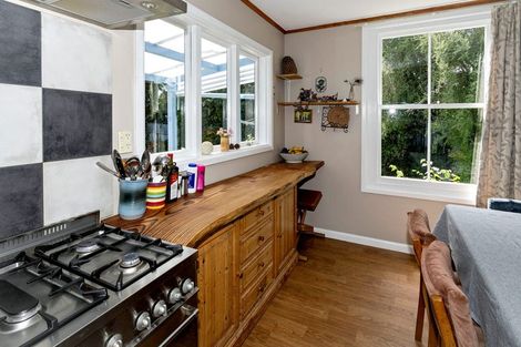 Photo of property in 15 High Street, Hawarden, 7385