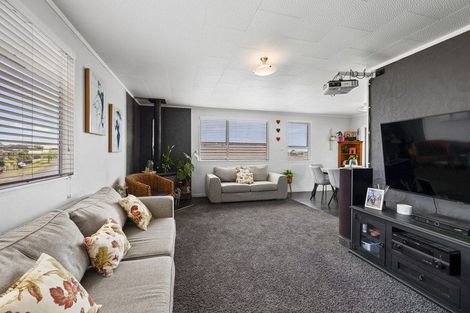 Photo of property in 11 Virginia Place, Whalers Gate, New Plymouth, 4310