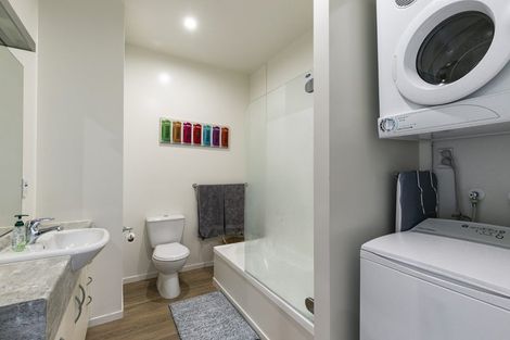 Photo of property in Stadium Garden Flats, 413/107 Thorndon Quay, Pipitea, Wellington, 6011