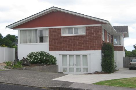 Photo of property in 2/18 Holdaway Avenue, Northcote, Auckland, 0627