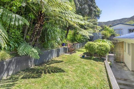 Photo of property in 77 Spencer Street, Crofton Downs, Wellington, 6035