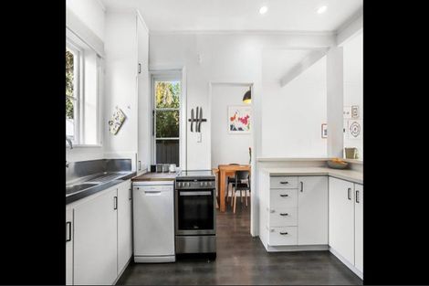 Photo of property in 2/18 Reid Road, New Lynn, Auckland, 0600