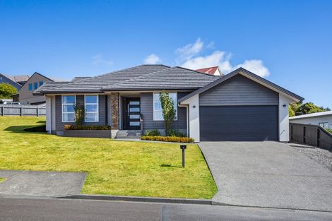 Photo of property in 1 Aoraki Rise, Aotea, Porirua, 5024