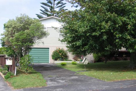 Photo of property in 3 Jenelin Road, Glendene, Auckland, 0602