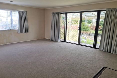 Photo of property in 1 Prion Place, One Tree Point, 0118