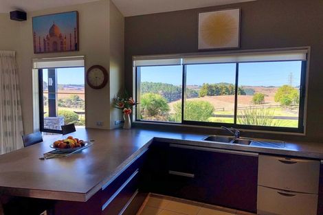 Photo of property in 1304 Old North Road, Helensville, 0875