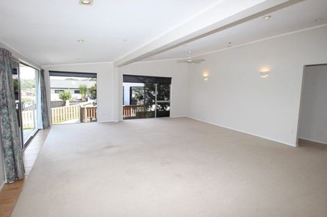 Photo of property in 811b Whangaparaoa Road, Manly, Whangaparaoa, 0930