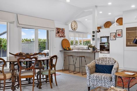 Photo of property in 8 Phoenix Place, Havelock North, 4130