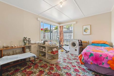 Photo of property in 9 Roy Terrace, Moturoa, New Plymouth, 4310