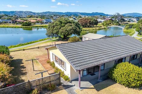 Photo of property in 172 Tutere Street, Waikanae Beach, Waikanae, 5036