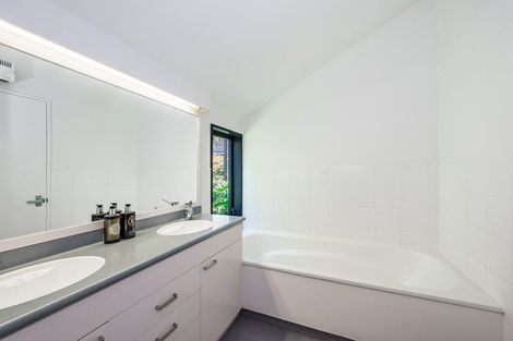 Photo of property in 11 Walnut Grove, Waikanae, 5036