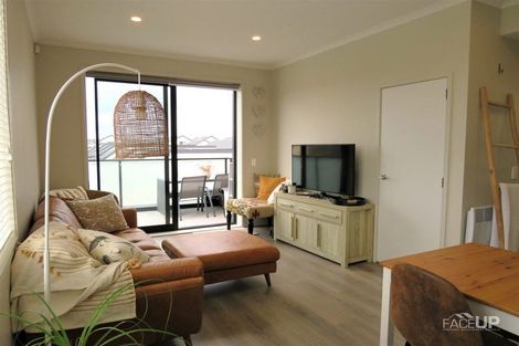 Photo of property in 6/22 Kerewhenua Crescent, Hobsonville, 0616