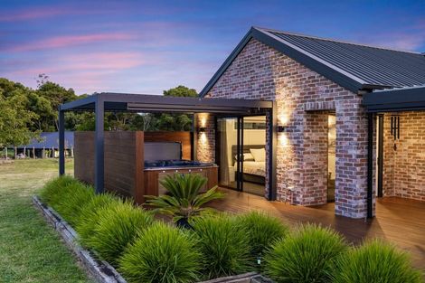 Photo of property in 8 Vinifera Lane, Te Kauwhata, 3782