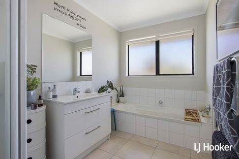 Photo of property in 32 Reel Road, Athenree, Waihi Beach, 3611