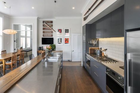 Photo of property in 18 Austin Street, Mount Victoria, Wellington, 6011