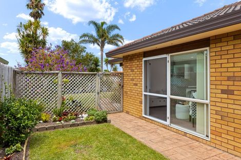Photo of property in 106 Lakeside Drive, Orewa, 0931