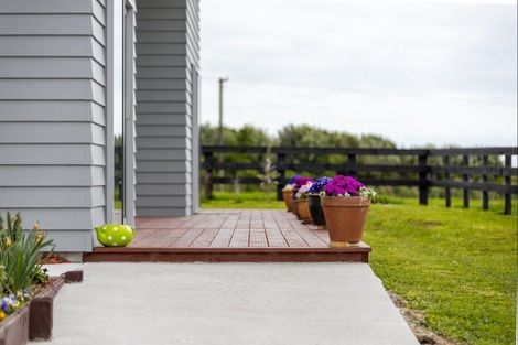 Photo of property in 43 Carrs Road, Urenui, 4377