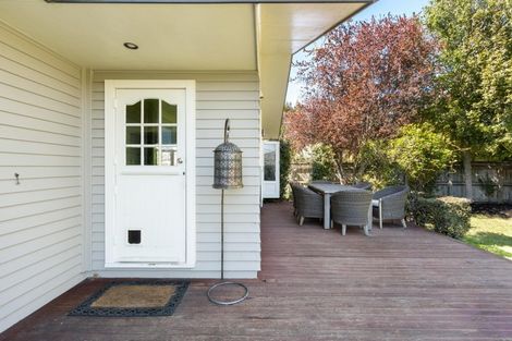 Photo of property in 16 Lucknow Road, Havelock North, 4130