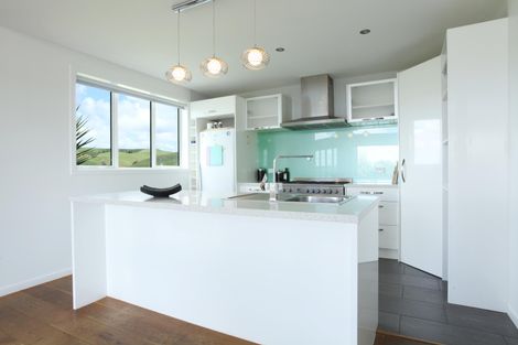 Photo of property in 56 Te Ahiawa Road, Raglan, 3297