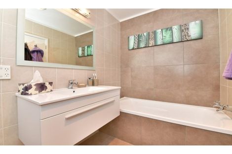 Photo of property in 1/126 Brian Crescent, Stanmore Bay, Whangaparaoa, 0932