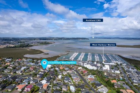 Photo of property in 5 Courtneys, West Harbour, Auckland, 0618