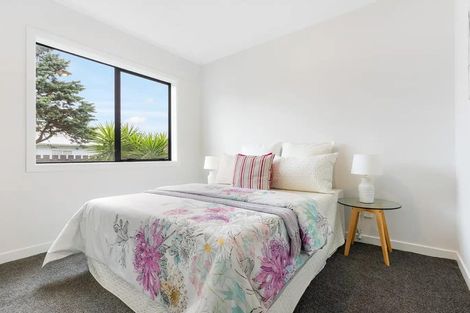 Photo of property in 5/8 Eulogy Place, Randwick Park, Auckland, 2105