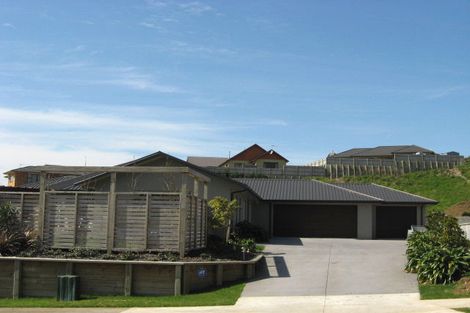 Photo of property in 16 Maple Crescent, Whalers Gate, New Plymouth, 4310