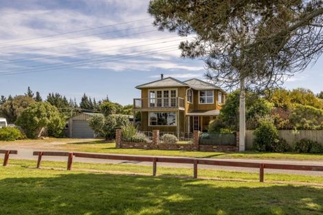 Photo of property in 6 Chamberlain Avenue, Amberley, 7481