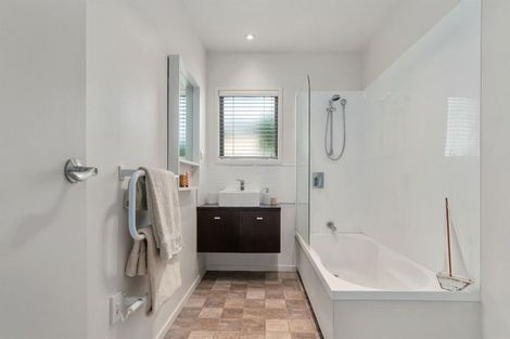 Photo of property in 8 Mckenna Lane, Omokoroa, 3114