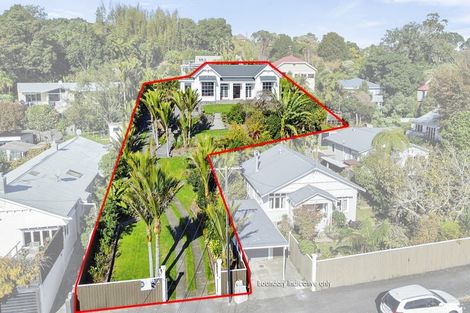 Photo of property in 103 Fulford Street, New Plymouth, 4310