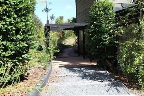 Photo of property in 21 Kakariki Grove, Waikanae, 5036