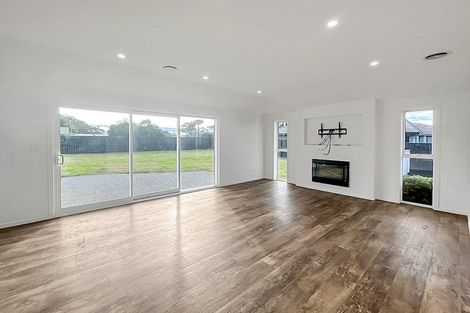 Photo of property in 111 Johnstone Drive, Fitzherbert, Palmerston North, 4410