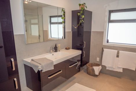 Photo of property in 24 Eagles Way, Cable Bay, 0420