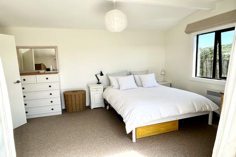 Photo of property in 56 Edinburgh Terrace, Berhampore, Wellington, 6023