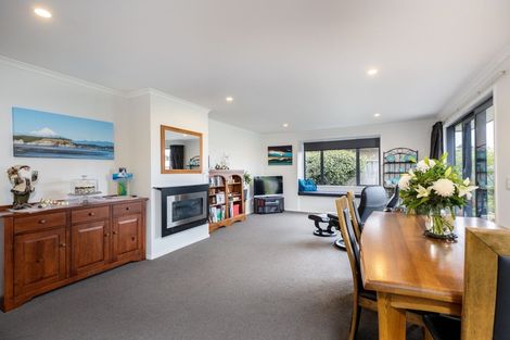 Photo of property in 25 Te Arakete Place, Hurworth, New Plymouth, 4310