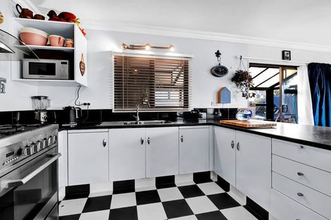 Photo of property in 8a Birdwood Avenue, Moturoa, New Plymouth, 4310