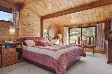 Photo of property in 205 Whangaparaoa Road, Red Beach, 0932