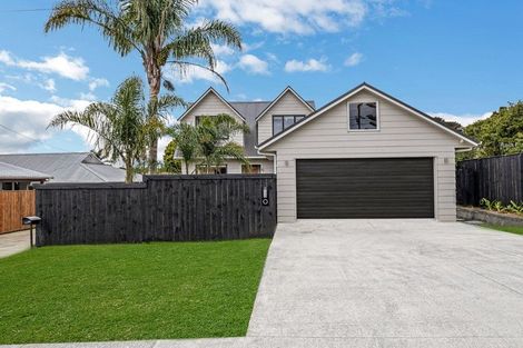 Photo of property in 12 Cleve Road, Green Bay, Auckland, 0604
