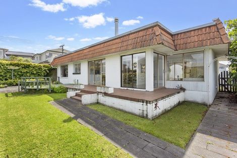 Photo of property in 1/95 Aberdeen Road, Castor Bay, Auckland, 0620