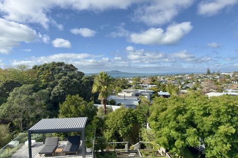 Photo of property in 84 Parr Terrace, Castor Bay, Auckland, 0620