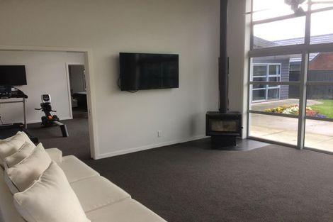 Photo of property in 83 Rosalie Terrace, Kelvin Grove, Palmerston North, 4414