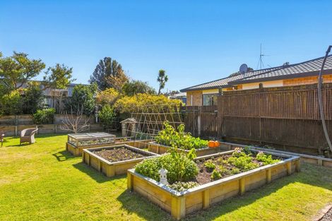 Photo of property in 13 Walton Road, Paraparaumu Beach, Paraparaumu, 5032