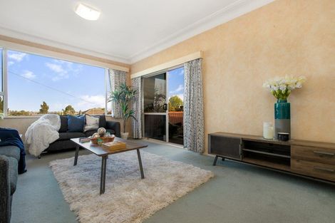 Photo of property in 4 Merville Avenue, Te Atatu South, Auckland, 0610