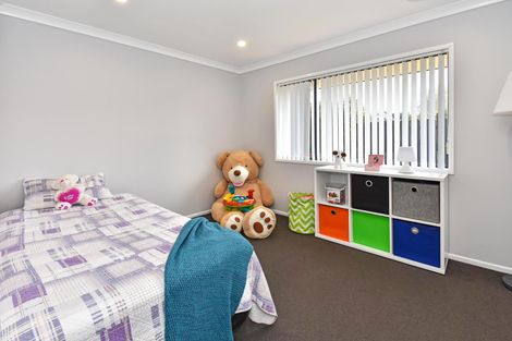 Photo of property in 56 Lothian Brae, Wattle Downs, Auckland, 2103