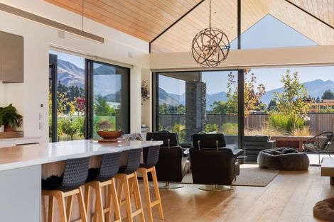 Photo of property in 14 Deans Drive, Wanaka, 9305