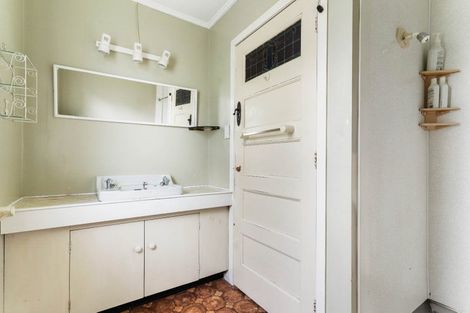 Photo of property in 103 Queen Street, Northcote Point, Auckland, 0627