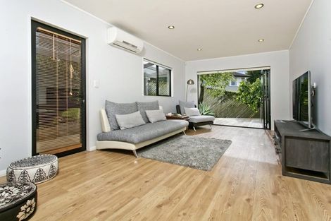 Photo of property in 3/70 Hogans Road, Glenfield, Auckland, 0629